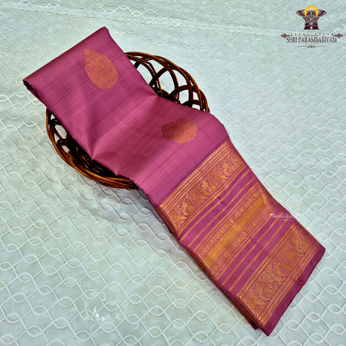 A vintage Rose Pink / Dusty Mauve Pink with an elegant silk sheen Saree