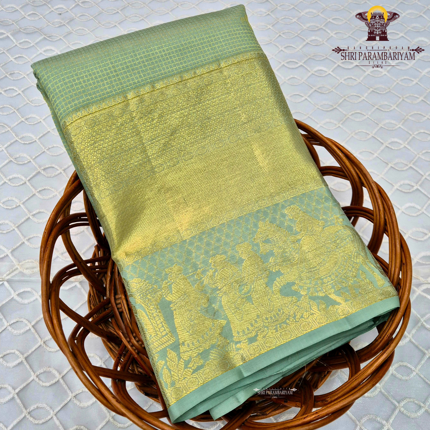 A refreshing blend of pastel pista green / mint green body paired Saree